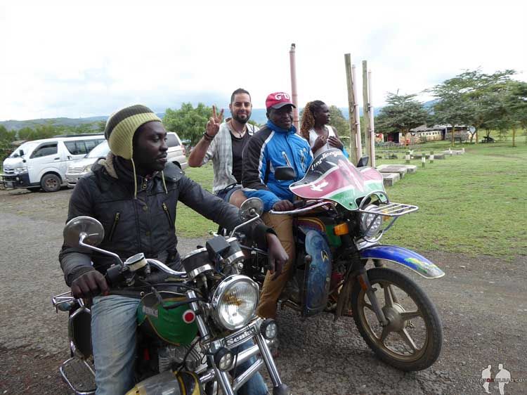 DIARIO: Tres semanas en KENIA y TANZANIA por libre Mary y Katz, Motos al Longonot