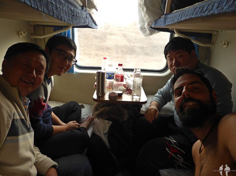 DIARIO: Siete días en el TIBET y cuatro en CHINA Transtibetano Katz y compis compartimento, Tren de Pekín a Lhasa