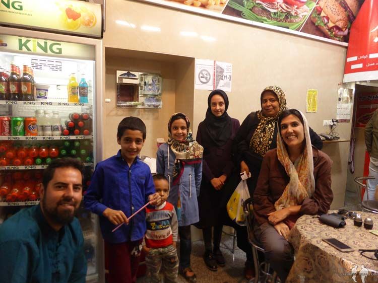 DIARIO: Dos semanas en IRAN por libre Familia, Katz y Saioa, Restaurante, Yazd