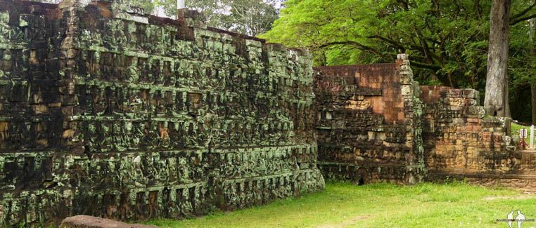 1220. Pano, Terraza del Rey Leproso, Angkor, Siem Reap