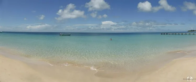 Katz y Saioa, en la avioneta de Corn Island a Managua