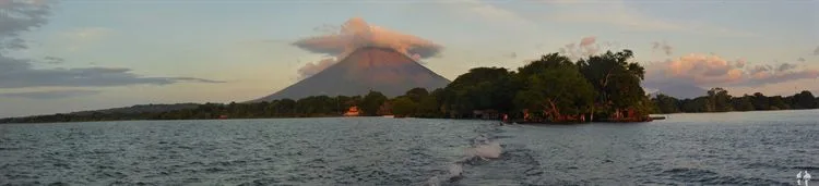 El atardecer más bonito del mundo, Volcanes Concepción y Maderas desde Punta Jesús María, Ometepe