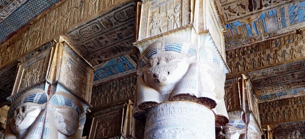 Pano de las columnas de Hator en el Templo de Dendera