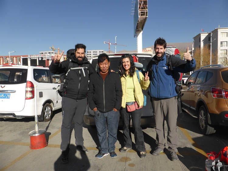 Duck, Enor, Katz y Saioa, Estación de tren, Lhasa