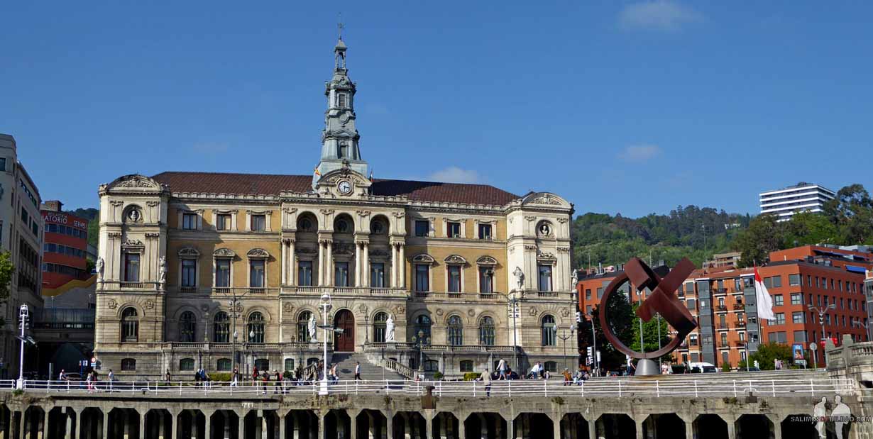 Ayuntamiento de Bilbao y escultura de Oteiza