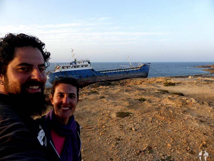 DIARIO Una semana en Malta por libre Katz y Saioa, Barco varado, Bugibba, Malta
