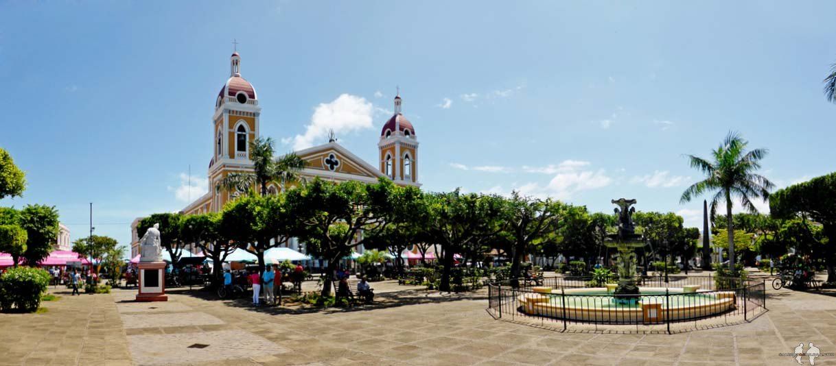 Panorama de la Catedral y Plaza Central de Granada en Nicaragua