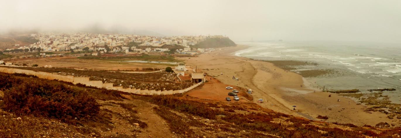 Que ver y hacer en el SÁHARA OCCIDENTAL, Turismo en el DESIERTO, Panorámica del pueblo y la playa, Camino de Sidi Ifni a Legzira