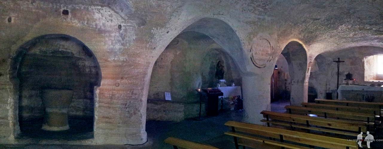 Interior de la iglesia rupestre de Santa María de Valverde