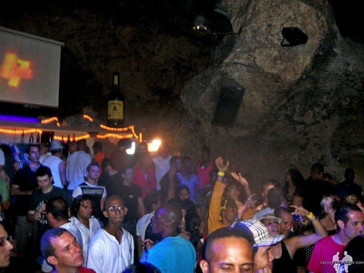 Viajar por libre a Cuba Diario de cuba Noche de Fiesta en Trinidad La cueva