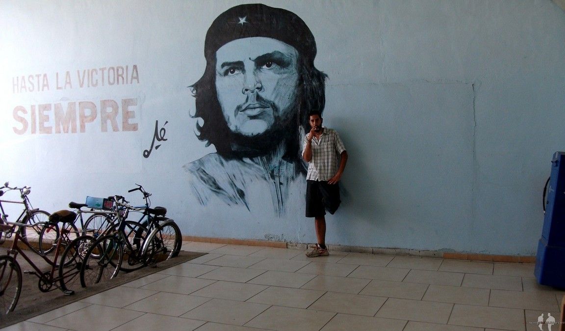 Viajar por libre a Cuba Diario Mural Che guevara estacion autobuses santa clara