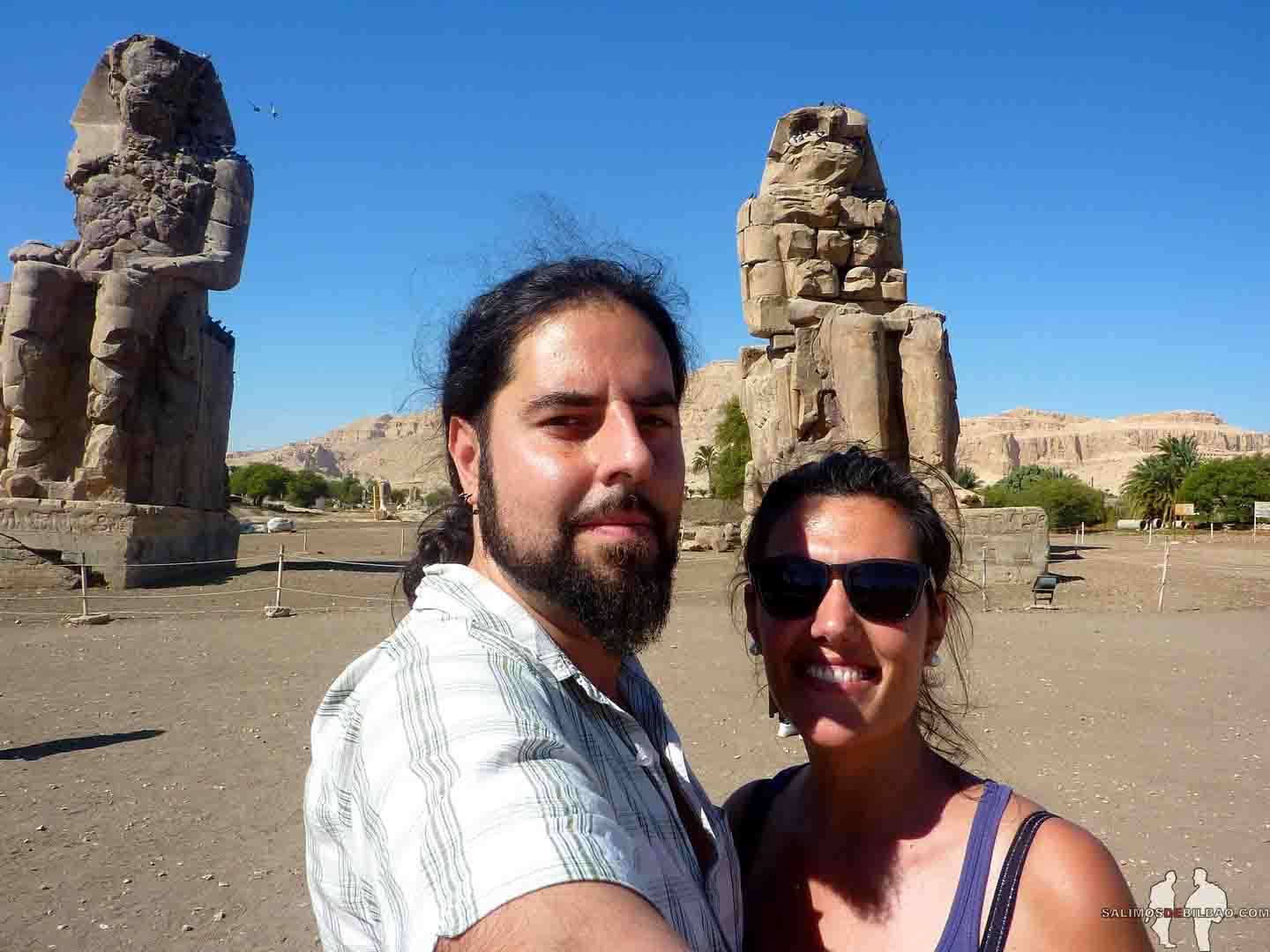 Katz y Saioa, Colosos de Mennon, Luxor