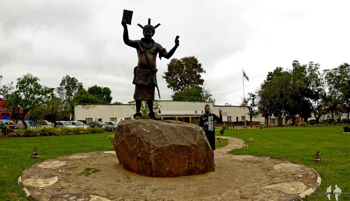 Estatua del rey de Esuatini en Manzini, Suazilandia