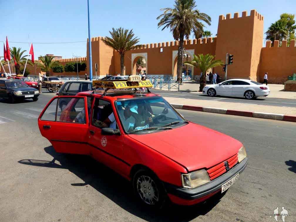 Viajar por libre a Marruecos Petit taxi, Tiznit