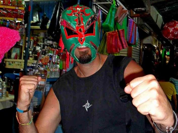 Viajar por libre a México Mascara de luchador mexicano